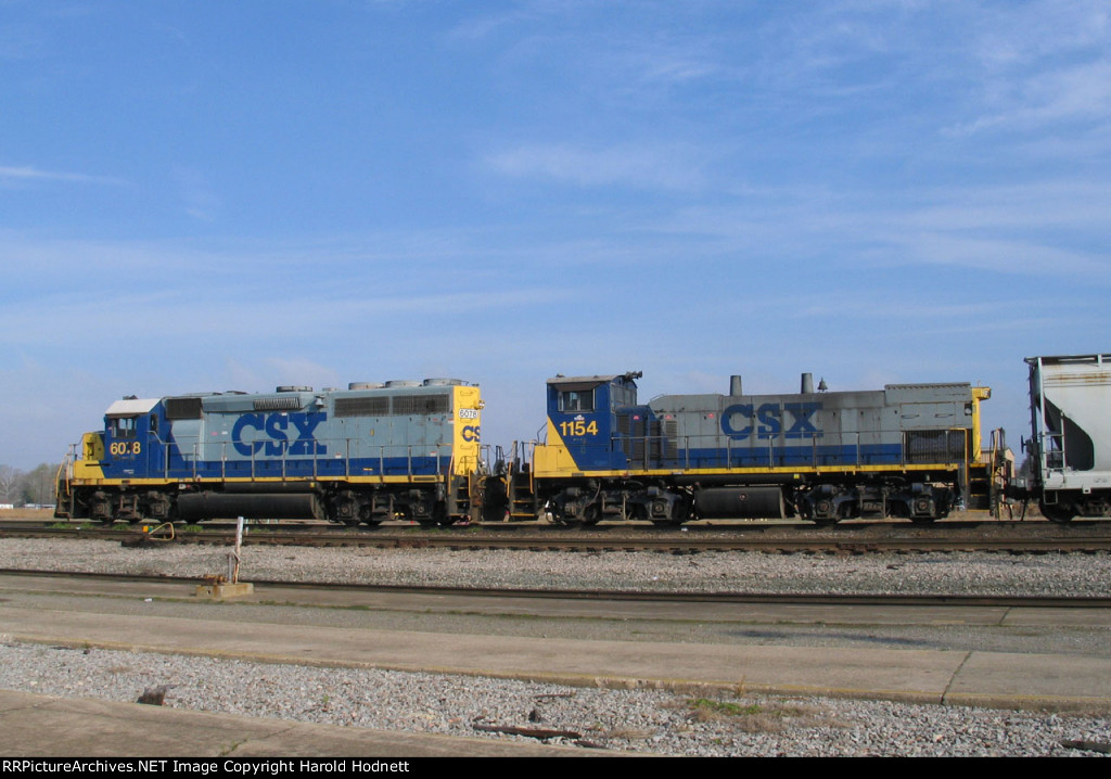 CSX 6078 & 1154 work the yard